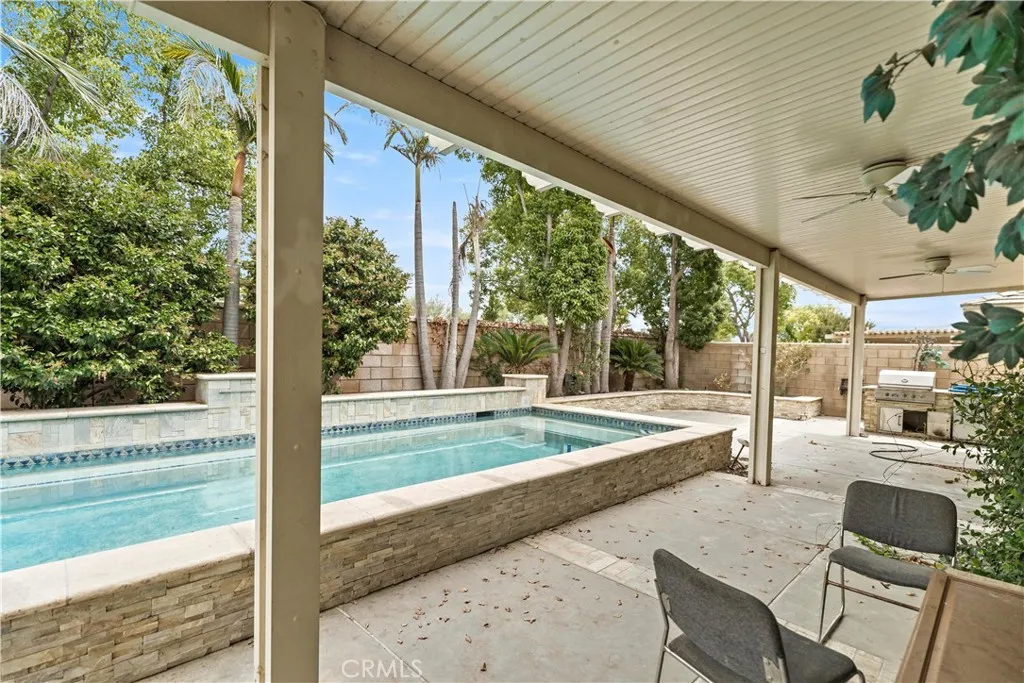 8252 Ivy Springs Court, Eastvale, California 92880 home-pic-18